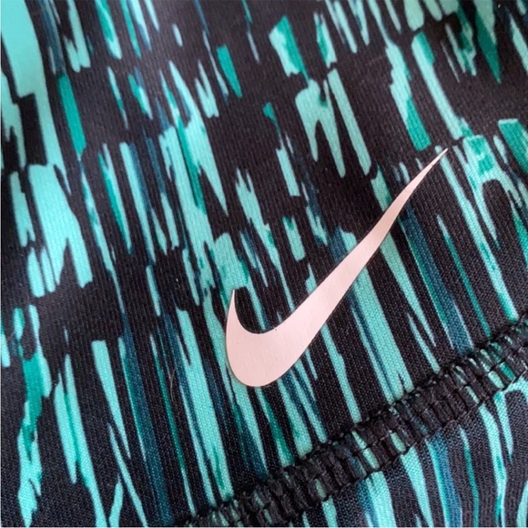 Nike medium work out capris - Picture 5 of 6